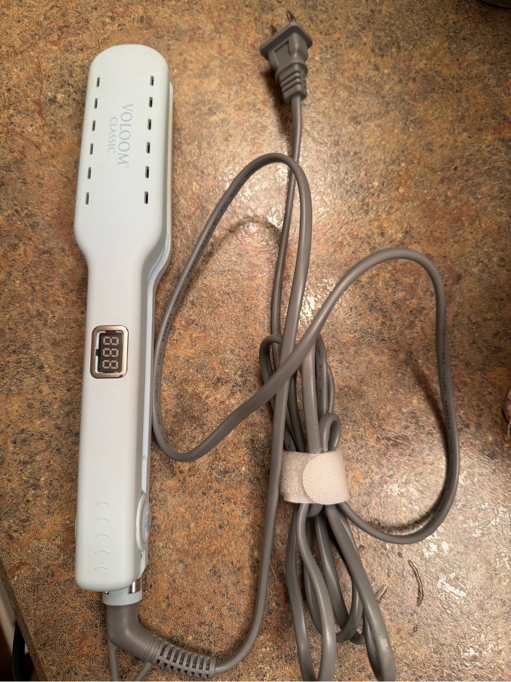Voloom volumizing hair iron in blue